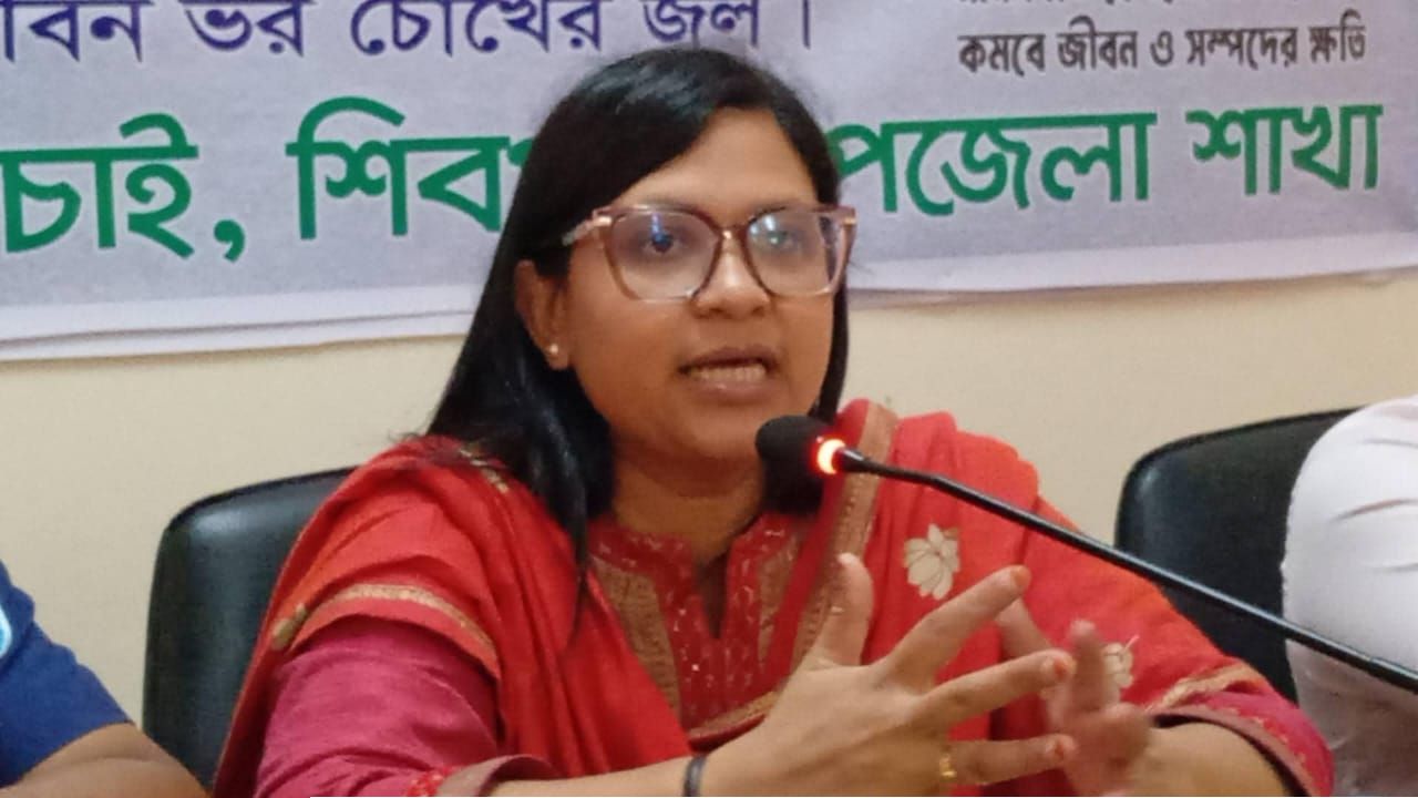 নরসিংদীর শিবপুরের মোছাঃ ফারজানা ইয়াসমিন ময়লার ভাগাড়ে করলেন ফুলের বাগান