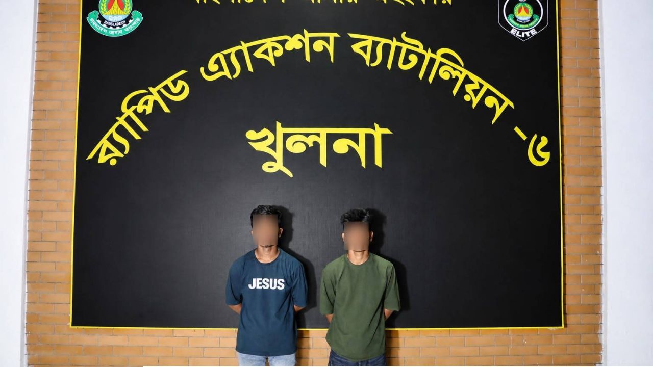 টুঙ্গিপাড়ায় র‍্যাবের অভিযানে খুলনার জোড়া হত্যা মামলার দুই আসামি গ্রে*ফ*তা*র 