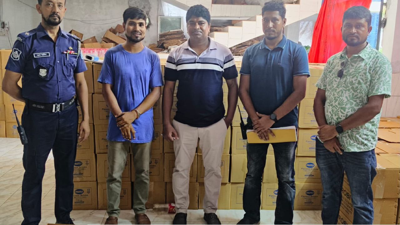 কালীগঞ্জে ১ প্রতিষ্ঠান কে অর্থদণ্ড ৪ জনকে কারাদণ্ড দিয়েছে ভ্রাম‍্যমাণ আদালত 