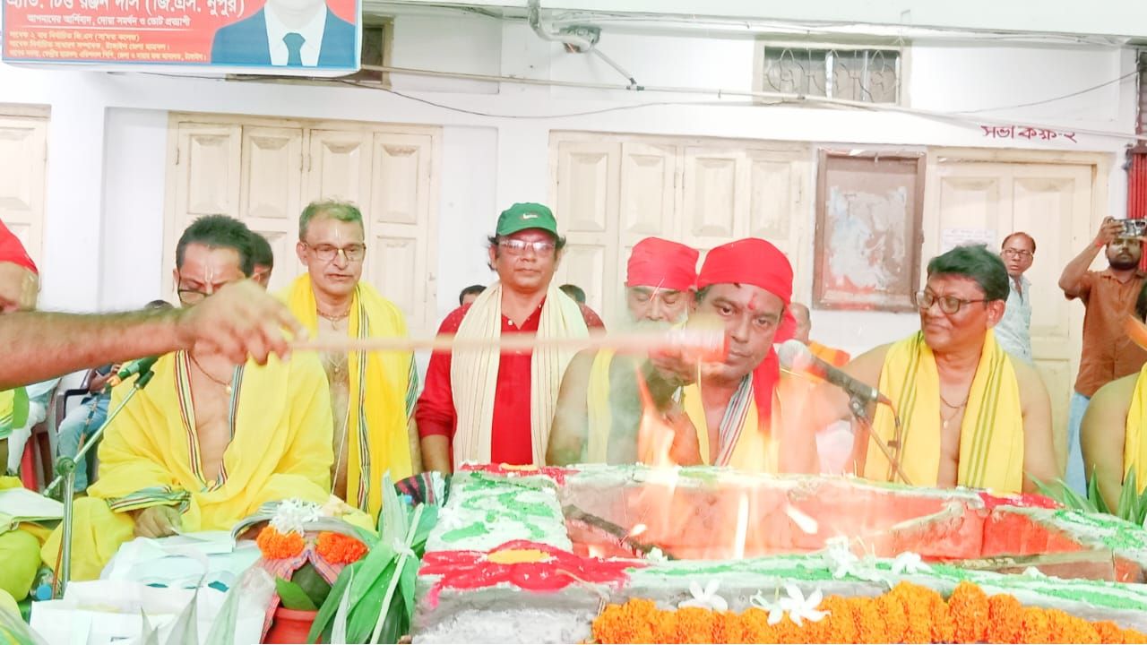 বিশ্বশান্তি ও বিশ্ববাসীর কল্যাণ কামনায় টাঙ্গাইলের বড় কালীবাড়িতে গীতা যজ্ঞানুষ্ঠান আয়োজন 