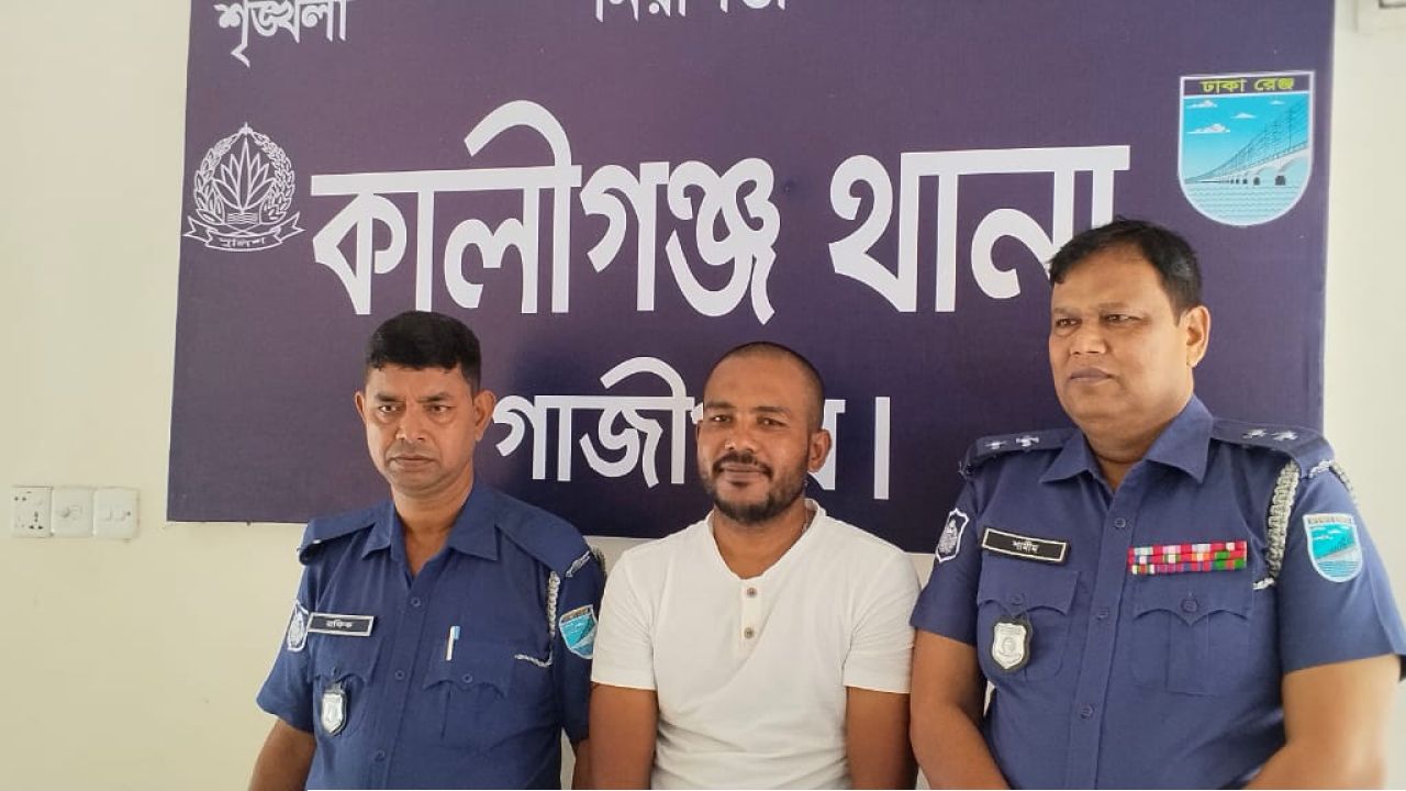 কালীগঞ্জে মেয়ের জামাইয়ের কুড়ালের কোপে শ্বশুর নিহত, থানায় আত্মসমর্পণ