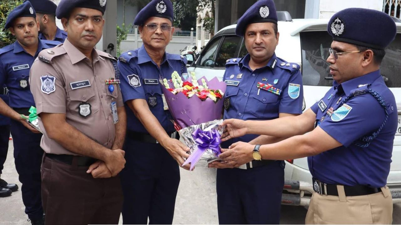 গোপালগঞ্জে পুলিশ সুপারের কার্যালয় পরিদর্শন করেন অ্যাডিশনাল ডিআইজির