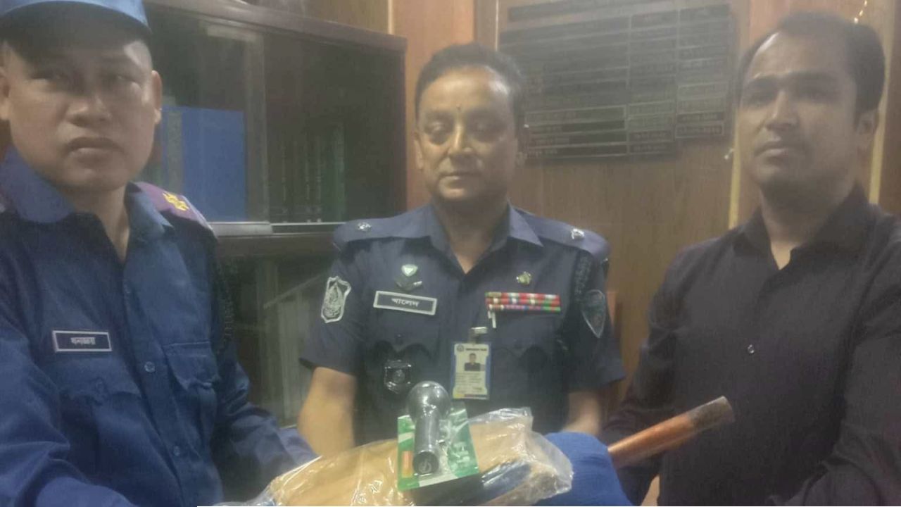 রাজস্থলীতে গ্রাম পুলিশ পেল বাইসাইকেল-পোশাক