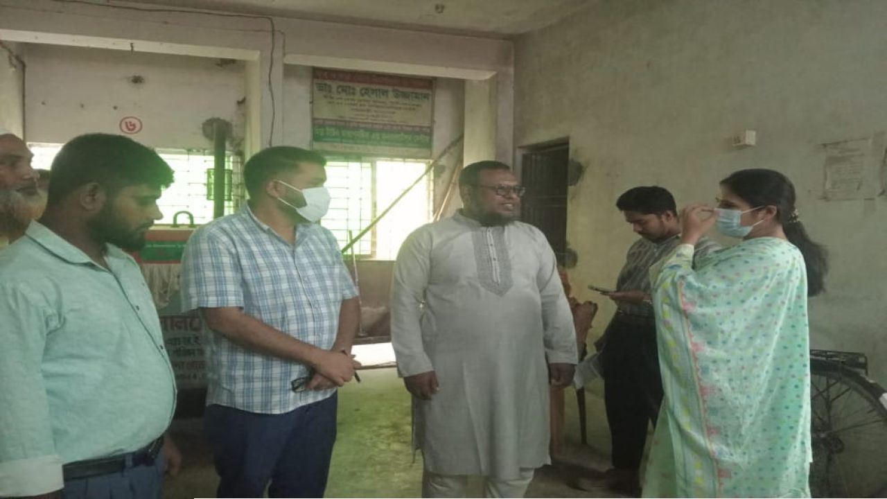 পাবনায় চিকিৎসা - বর্জ্য ব্যবস্হাপনায় অনিয়মে দুই ক্লিনিকে জরিমানা