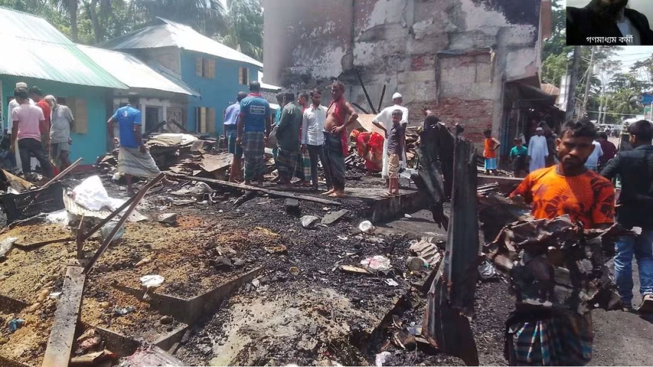 কাঁঠালিয়ার কৈখালী বাজারে ভয়াবহ আগুনে ১০ ব্যবসা প্রতিষ্ঠান ভস্মীভূত, ক্ষতি অর্ধকোটি টাকার
