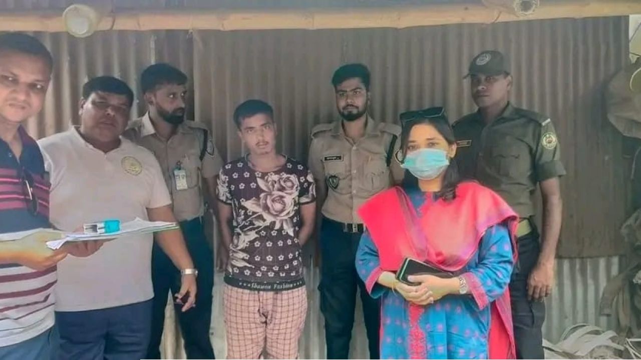 ফরিদপুর পৌরসভার থানাপাড়া পল্লী বিদ্যুৎ অফিসের পাশে বসতবাড়ি থেকে ৫ কেজি গাঁজা উদ্ধার, গ্রেপ্তার- ১