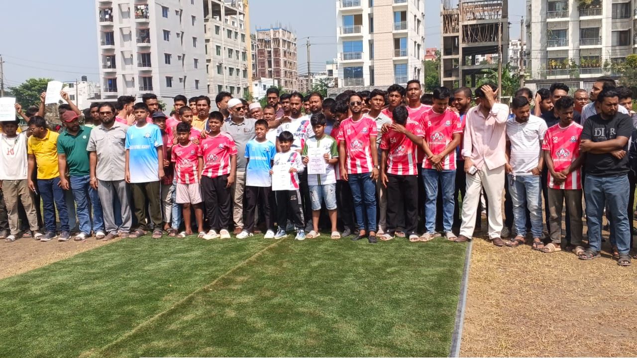 খেলার মাঠ নিয়ে পাল্টাপাল্টি অভিযোগ, রাজউকের উচ্ছেদের প্রতিবাদে ডিয়াবাড়ি ফুটবল একাডেমির