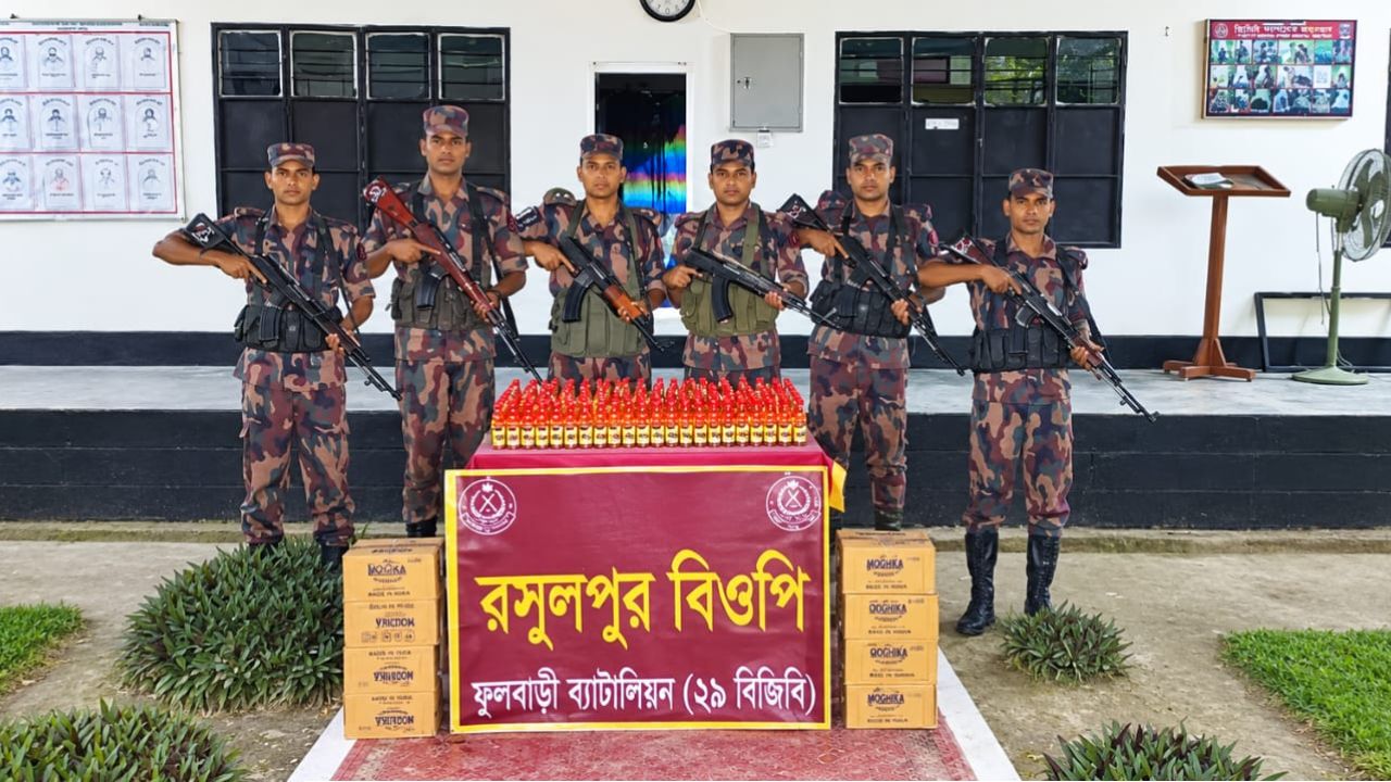 বিপুল পরিমান টাকার যৌন উত্তেজক সিরাপ ও অবৈধ কম্বল জব্দ করেছে বিজিবি