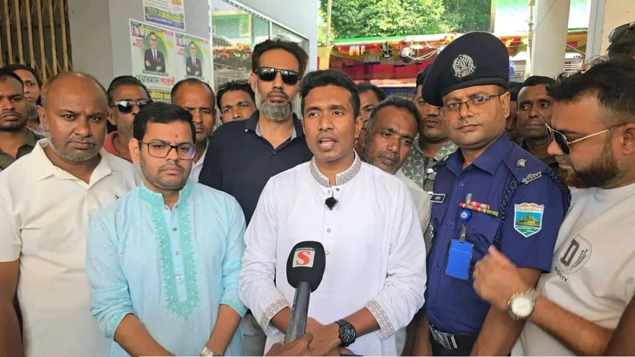 সাঁথিয়ায় দুর্গাপূজার মণ্ডপ পরিদর্শনে প্রধানমন্ত্রীর বিশেষ সহকারী সাইয়েদ আবদুল্লাহ