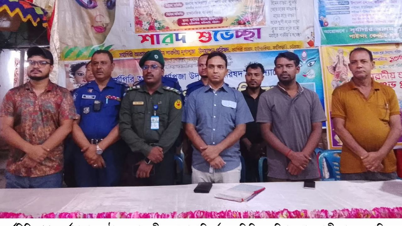 সূর্যগিরি আশ্রমের দূর্গাপূজার মহানবমীতে পূজা পরিদর্শনে অতিরিক্ত পুলিশ সুপার কাজী তারেক আজিজ