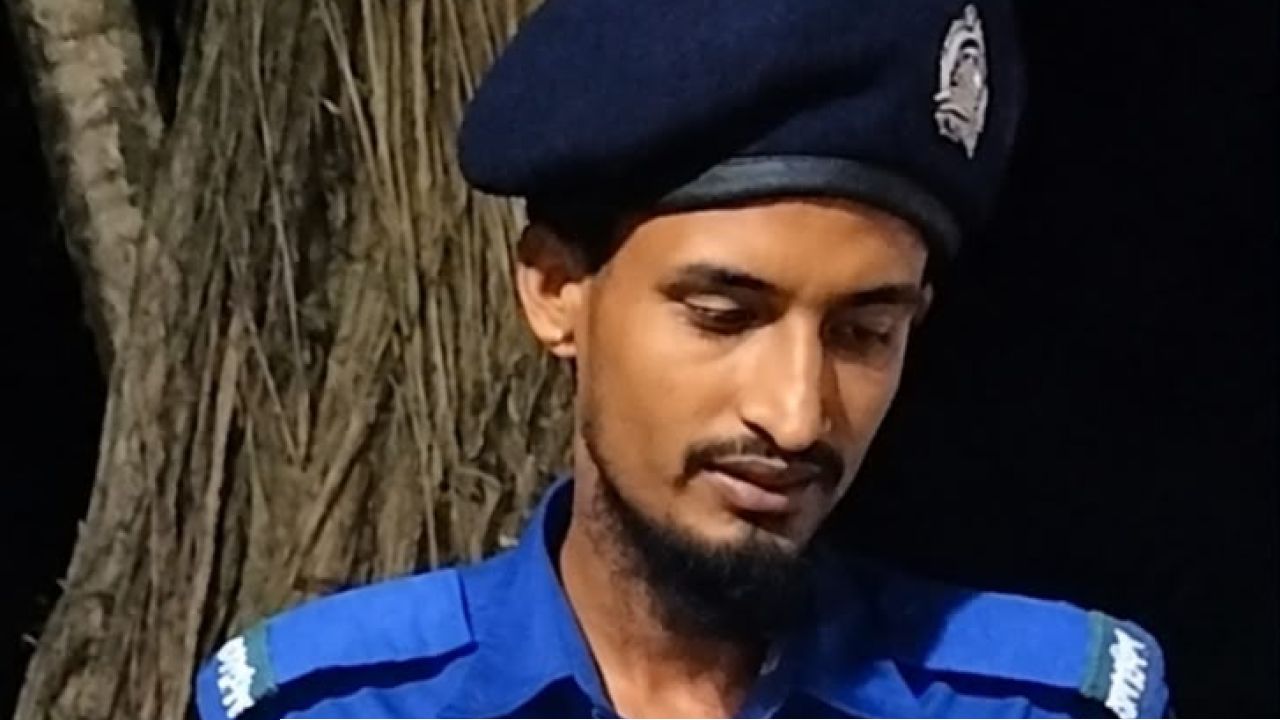 গোপালগঞ্জে পুলিশকে চড় মারার অভিযোগ চেয়ারম্যানের বিরুদ্ধে 