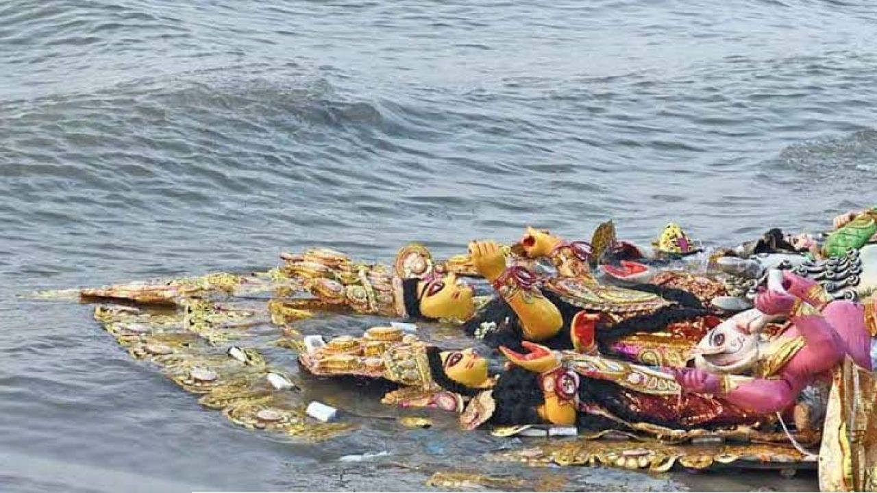 আজ বিজয়ার দশমী: অশ্রুসিক্ত বিদায়ে মাকে বিদায় জানাবেন ভক্তরা, অপেক্ষা আবারও এক বছরের