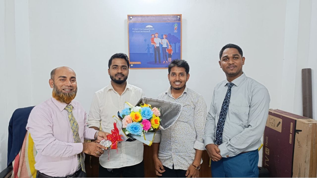 বিশিষ্ট ব্যবসায়ী আরিফ হোসেন- কে সোনালী লাইফের সংবর্ধনা