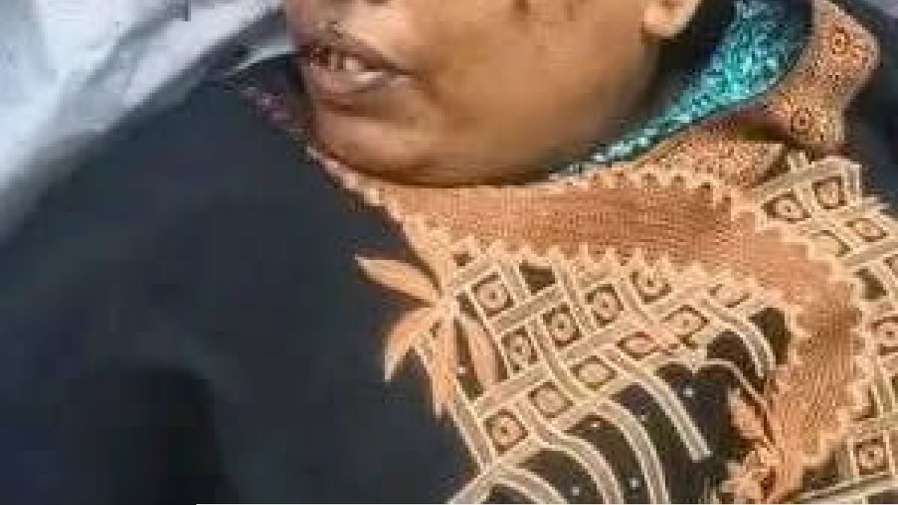 খাড়েরায় সড়কের পাশে নারীর মরদেহ উদ্ধার, পরিচয় শনাক্তে সহযোগিতা চায় পুলিশ